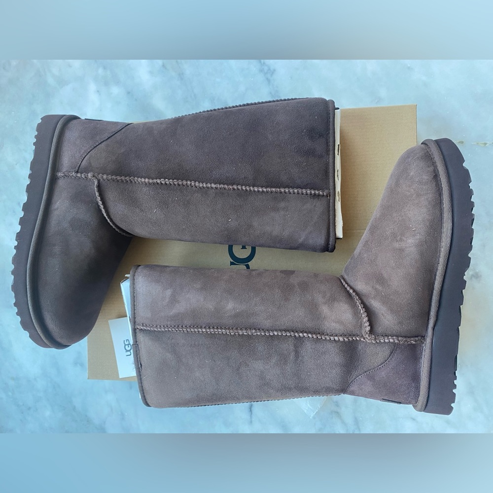 NWT UGG Classic Tall II Boots, Size 9